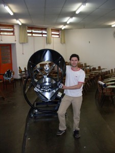 Leandro Trevisan e seu "briquedinho" de 511 mm de diâmetro, umas das maiores atrações do 12º ENAST